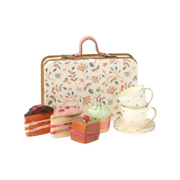 Maileg cake set in suitcase